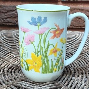 Vintage 1974 Seymour Mann "Day Lily" fine china tea mug cup